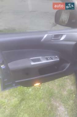 Внедорожник / Кроссовер Subaru Forester 2011 в 