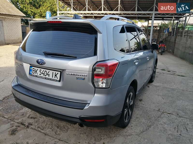 Внедорожник / Кроссовер Subaru Forester 2017 в Шостке