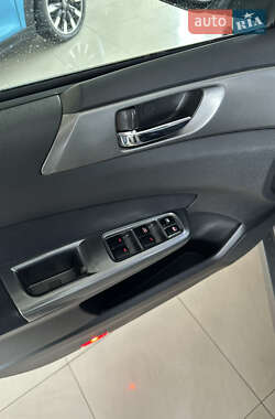 Внедорожник / Кроссовер Subaru Forester 2011 в 