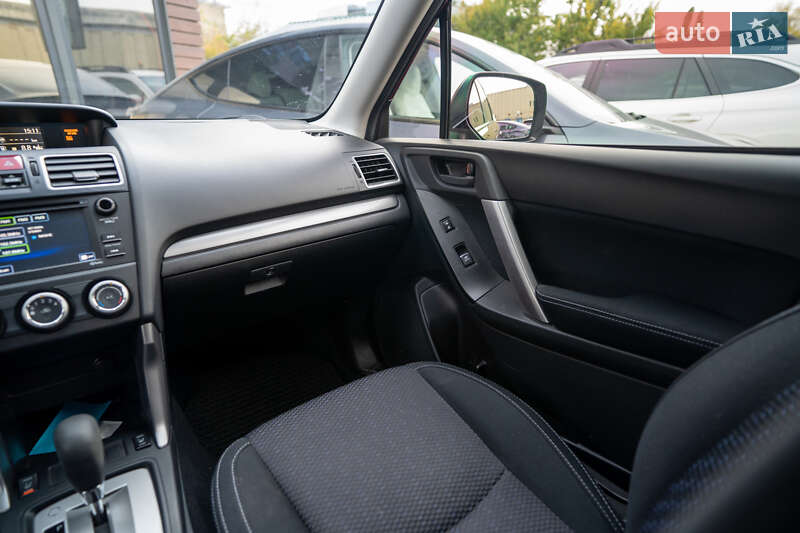 Позашляховик / Кросовер Subaru Forester 2017 в Києві