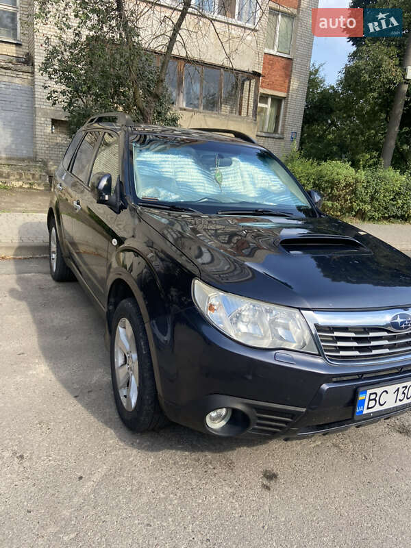 Внедорожник / Кроссовер Subaru Forester 2010 в Львове