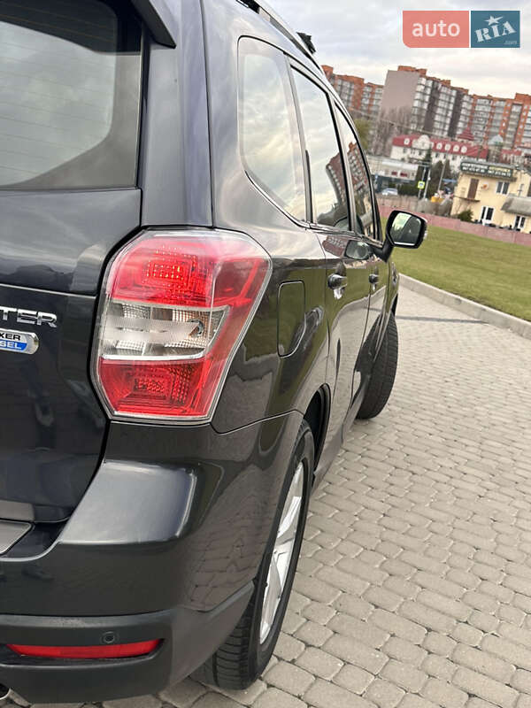 Позашляховик / Кросовер Subaru Forester 2015 в Львові