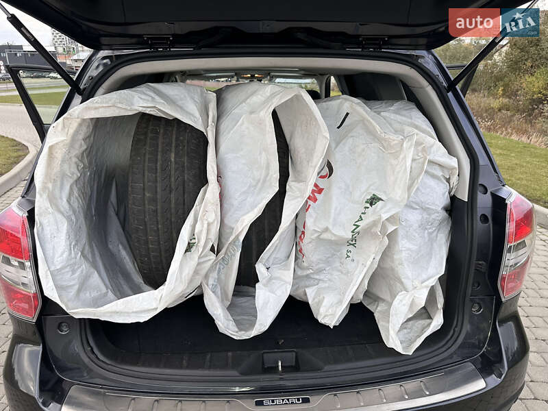 Позашляховик / Кросовер Subaru Forester 2015 в Львові