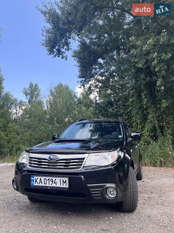Позашляховик / Кросовер Subaru Forester 2010 в Києві