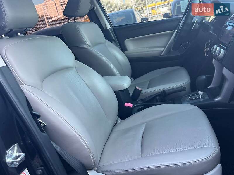 Позашляховик / Кросовер Subaru Forester 2015 в Києві