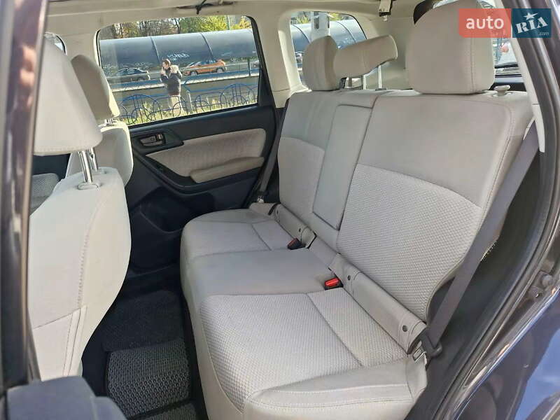 Позашляховик / Кросовер Subaru Forester 2016 в Києві
