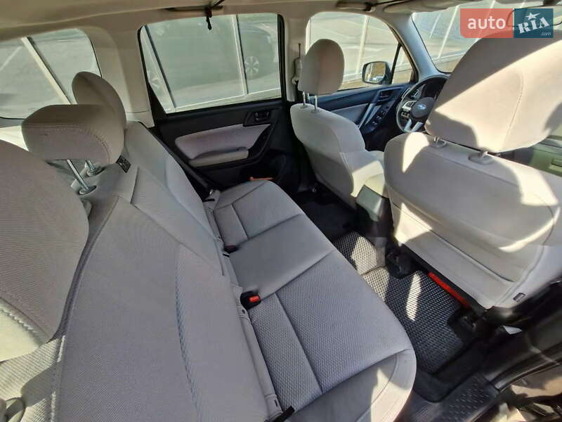 Позашляховик / Кросовер Subaru Forester 2016 в Києві