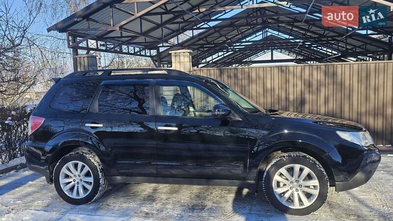 Внедорожник / Кроссовер Subaru Forester 2011 в Каменском