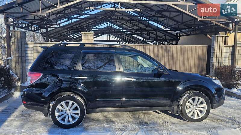 Внедорожник / Кроссовер Subaru Forester 2011 в Каменском