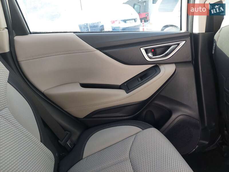 Внедорожник / Кроссовер Subaru Forester 2022 в Киеве