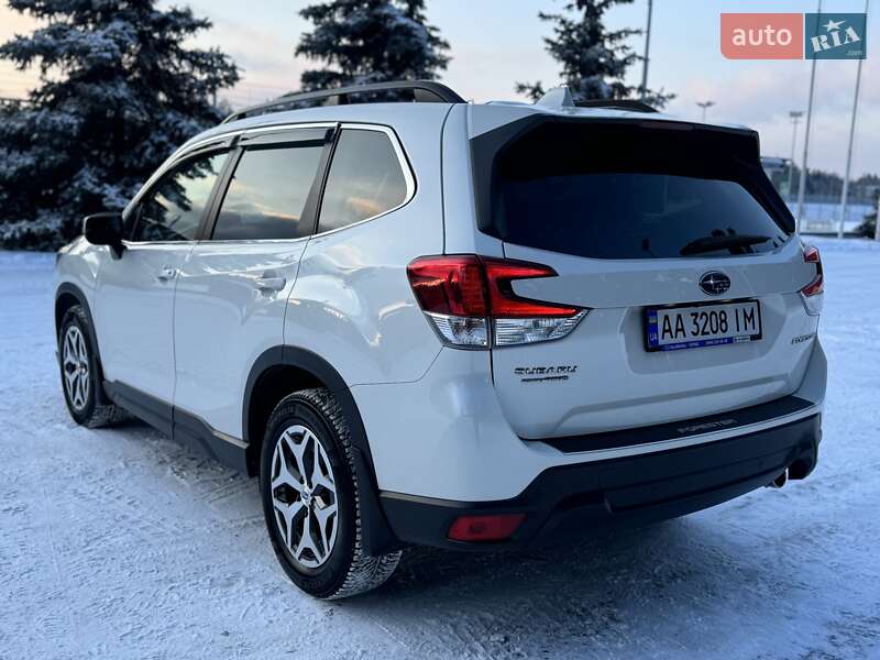 Внедорожник / Кроссовер Subaru Forester 2019 в Киеве