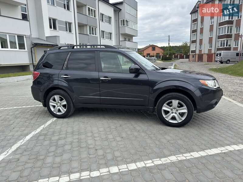 Внедорожник / Кроссовер Subaru Forester 2010 в Львове