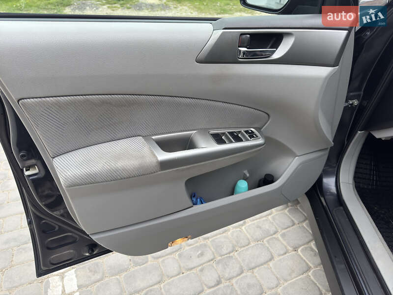 Внедорожник / Кроссовер Subaru Forester 2010 в Львове
