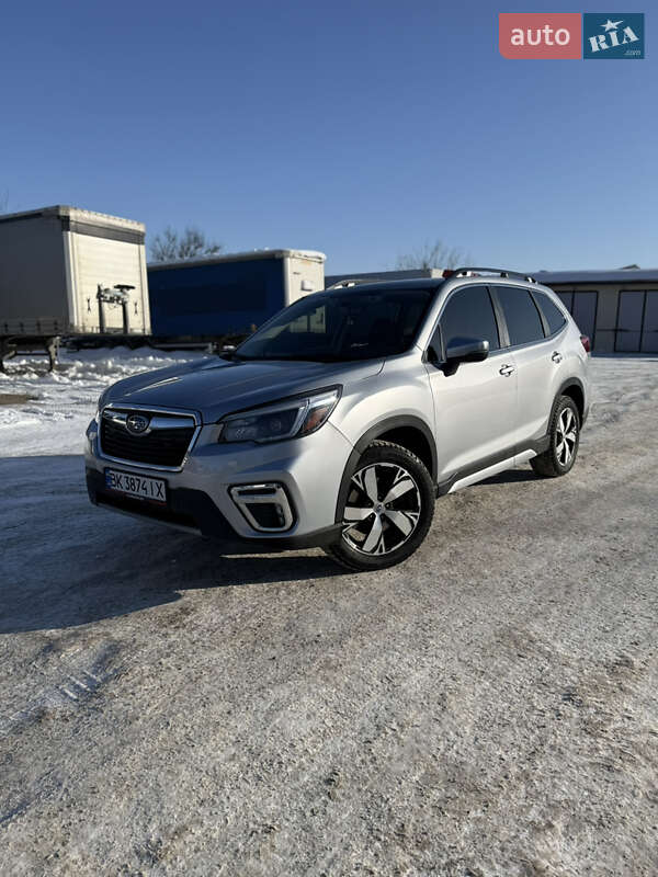 Внедорожник / Кроссовер Subaru Forester 2021 в Ровно