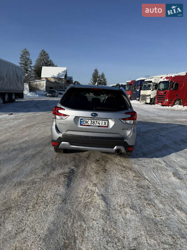Внедорожник / Кроссовер Subaru Forester 2021 в Ровно