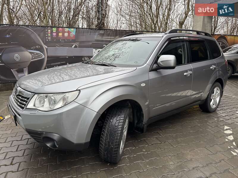 Позашляховик / Кросовер Subaru Forester 2010 в Києві