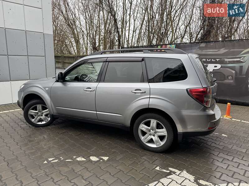 Позашляховик / Кросовер Subaru Forester 2010 в Києві