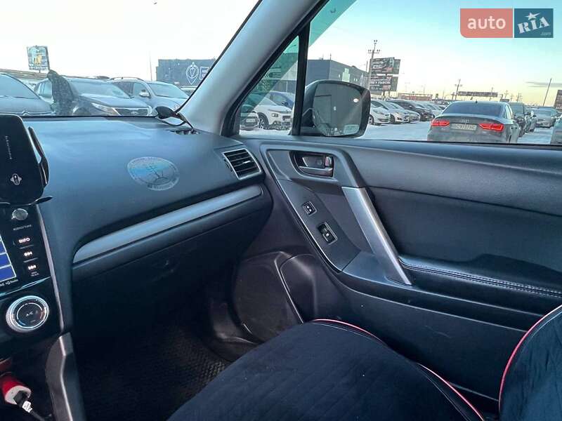 Позашляховик / Кросовер Subaru Forester 2016 в Львові