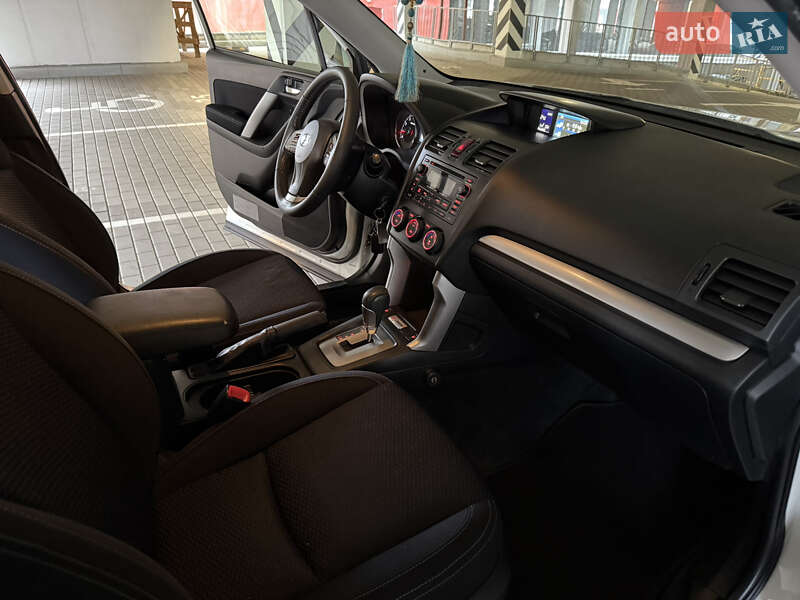 Позашляховик / Кросовер Subaru Forester 2014 в Києві
