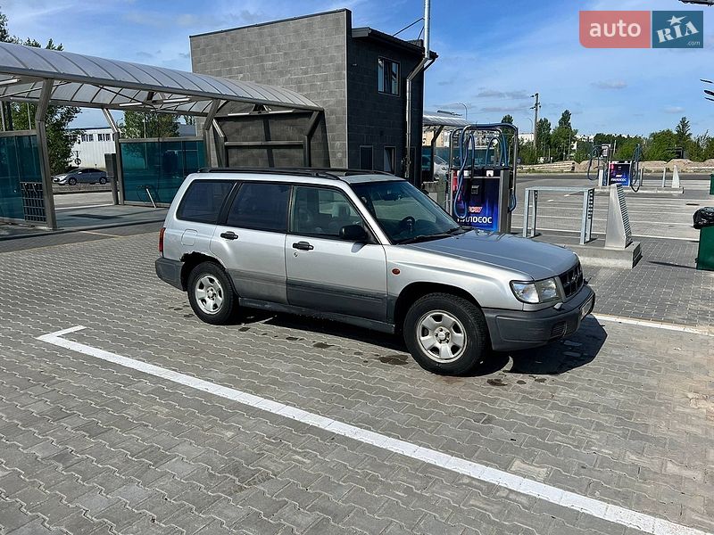 Внедорожник / Кроссовер Subaru Forester 1998 в Буче