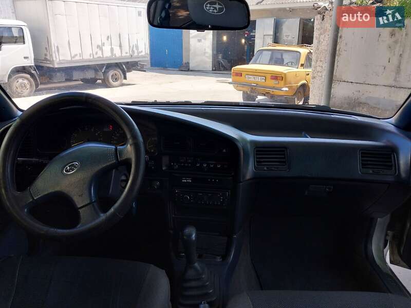 Седан Subaru Legacy 1993 в Рени