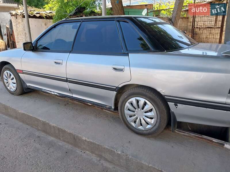 Седан Subaru Legacy 1993 в Рени