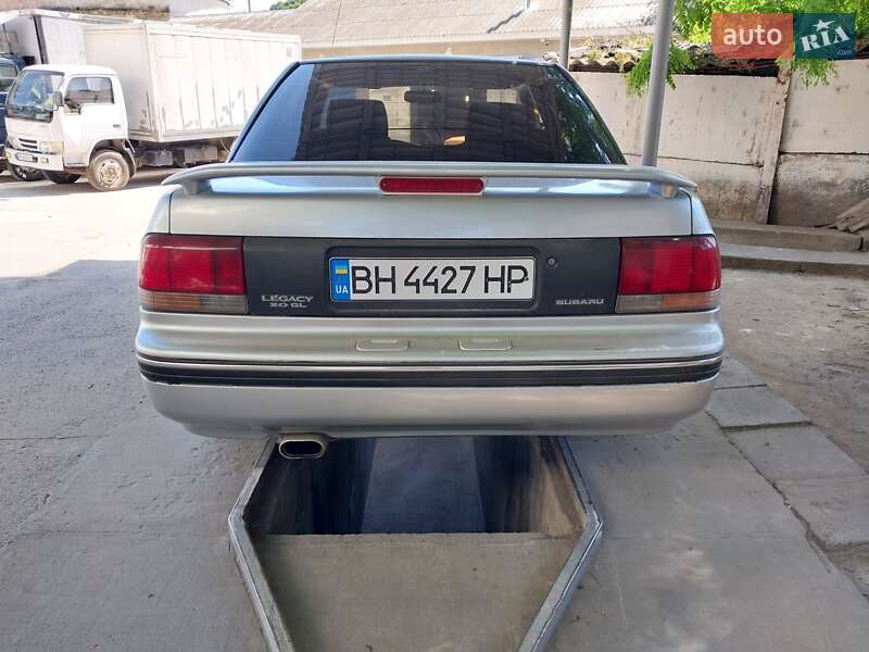 Седан Subaru Legacy 1993 в Рени