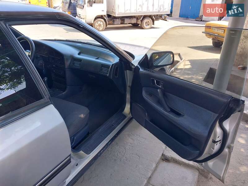 Седан Subaru Legacy 1993 в Рени
