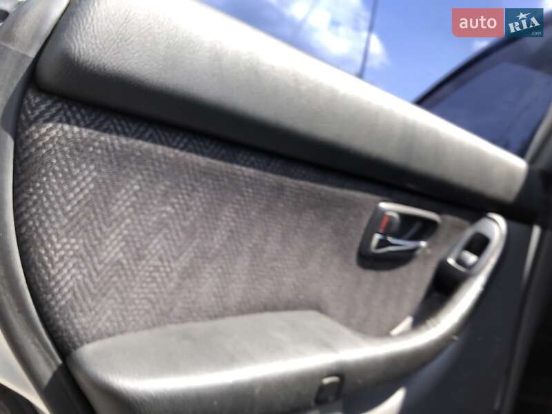 Седан Subaru Legacy 2002 в Києві