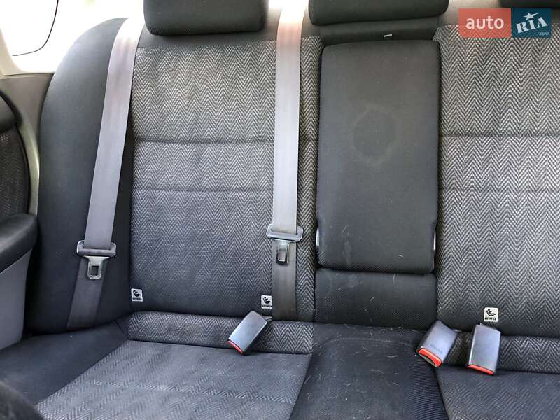 Седан Subaru Legacy 2002 в Києві