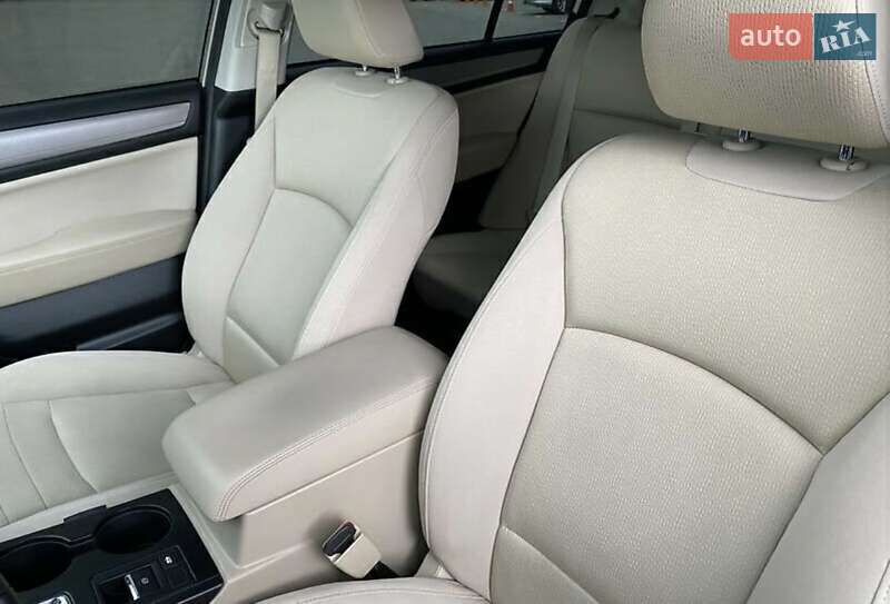 Седан Subaru Legacy 2015 в Горишних Плавнях