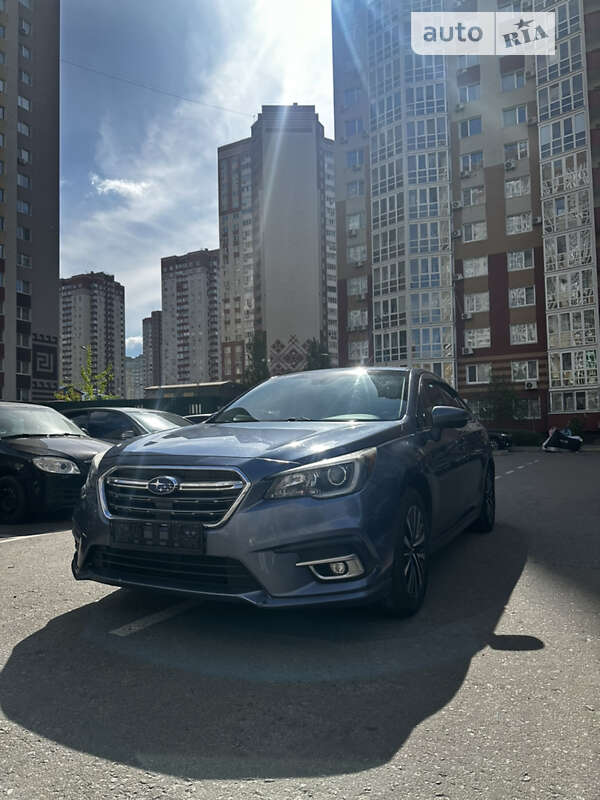 Седан Subaru Legacy 2017 в Киеве