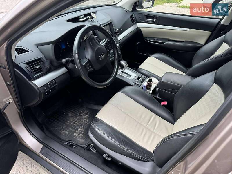 Універсал Subaru Legacy 2013 в Ромнах