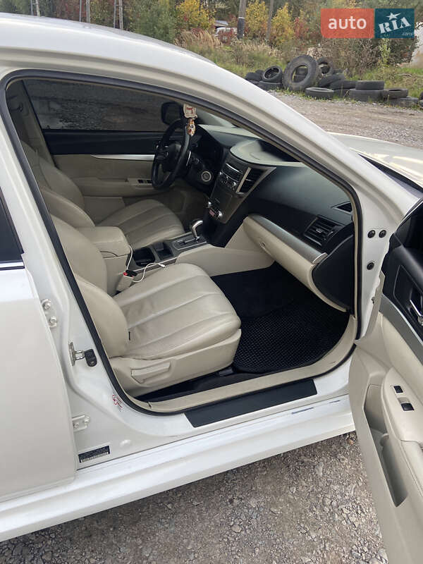 Седан Subaru Legacy 2010 в Черновцах