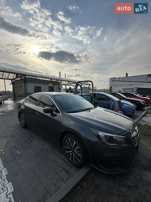 Седан Subaru Legacy 2018 в Киеве