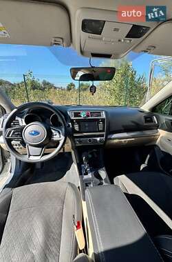 Седан Subaru Legacy 2017 в 