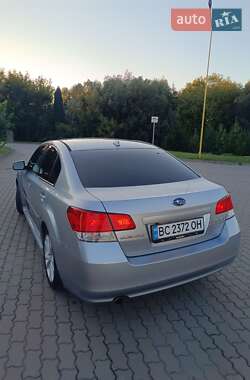 Седан Subaru Legacy 2014 в 