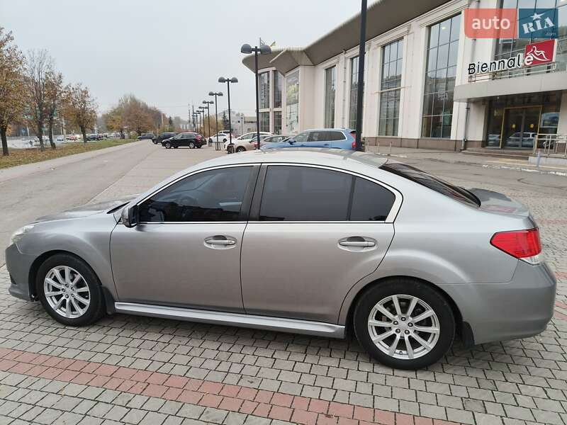 Седан Subaru Legacy 2010 в Днепре