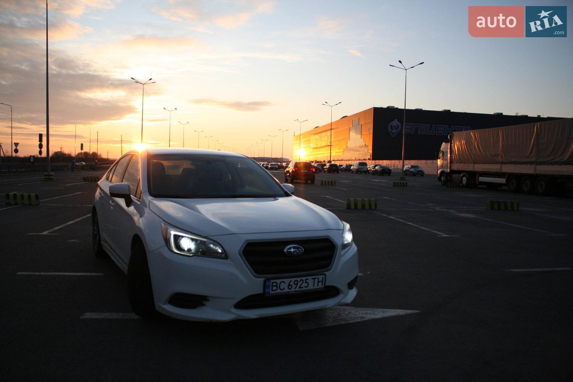 2017 Subaru Legacy - мініатюра 2