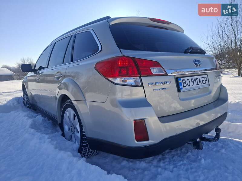 Универсал Subaru Legacy 2010 в Зборове
