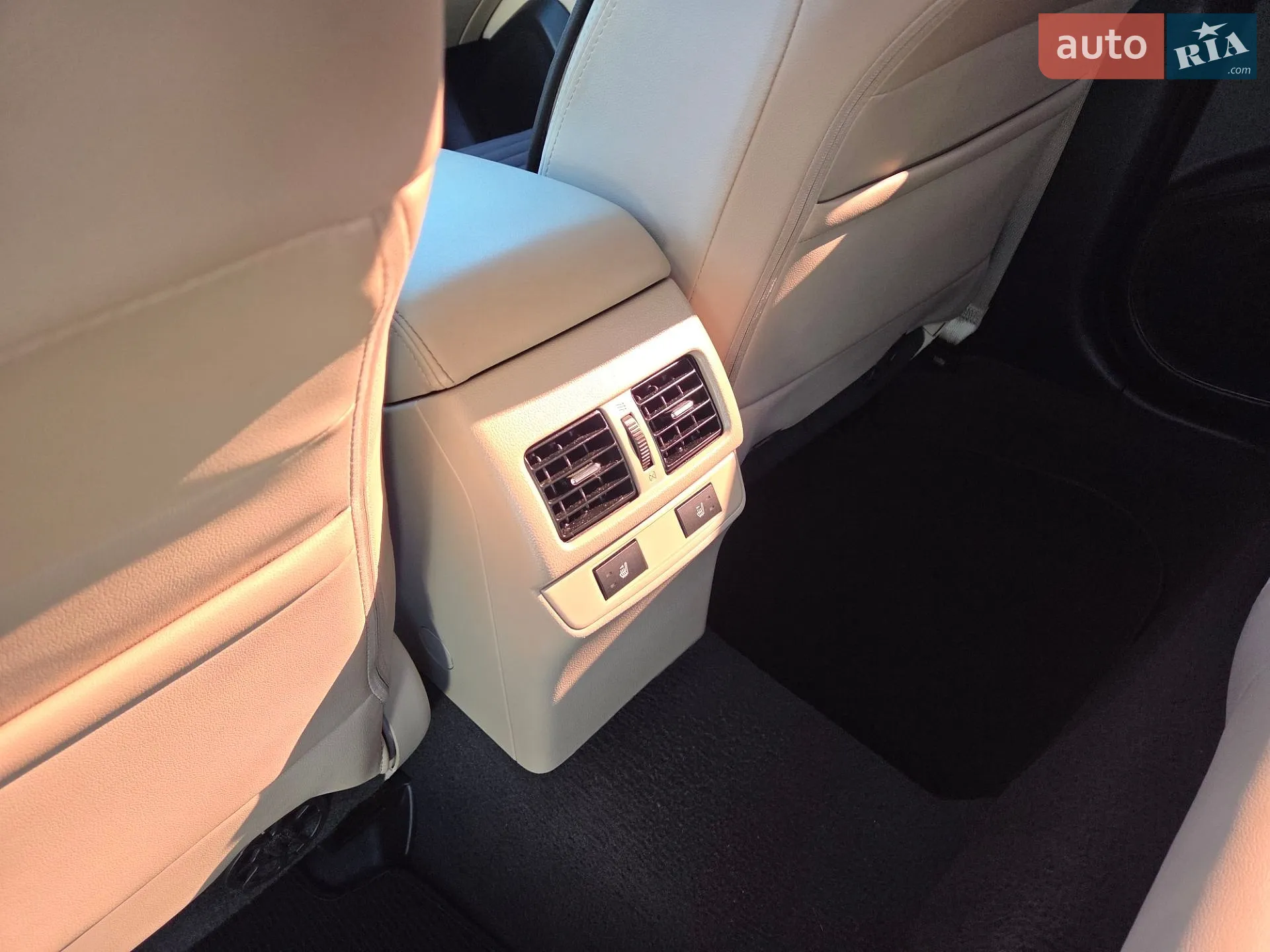 2017 Subaru Legacy - мініатюра 12