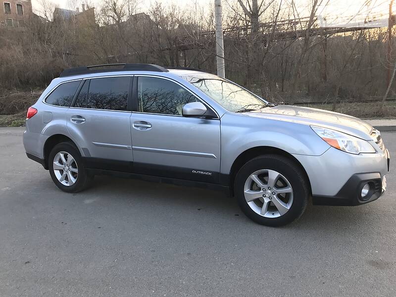 Универсал Subaru Outback 2013 в Черновцах