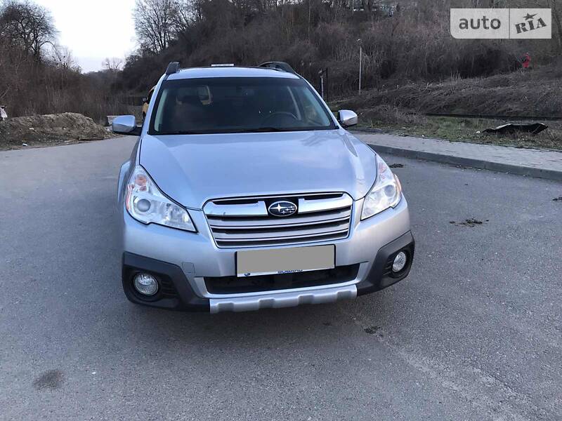 Универсал Subaru Outback 2013 в Черновцах
