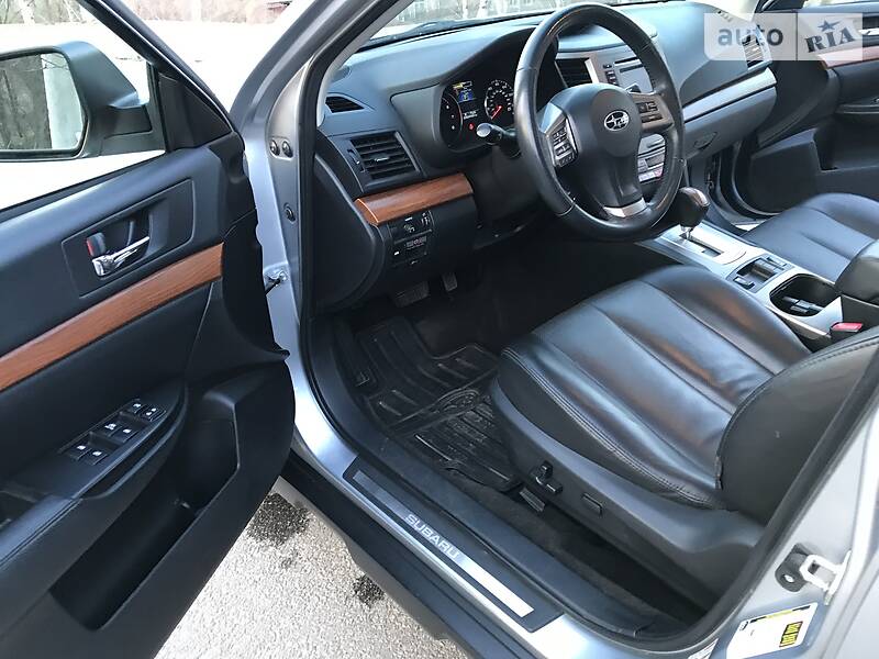 Універсал Subaru Outback 2013 в Чернівцях