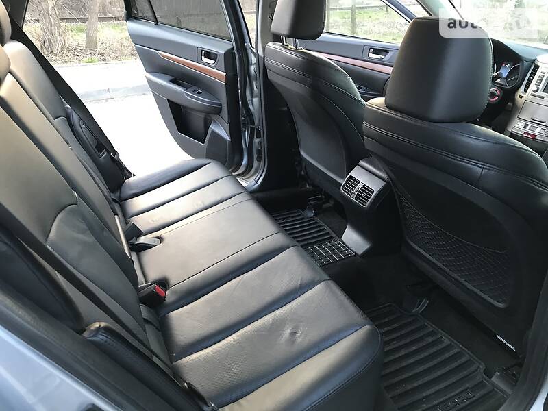 Універсал Subaru Outback 2013 в Чернівцях