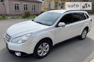 Позашляховик / Кросовер Subaru Outback 2011 в 