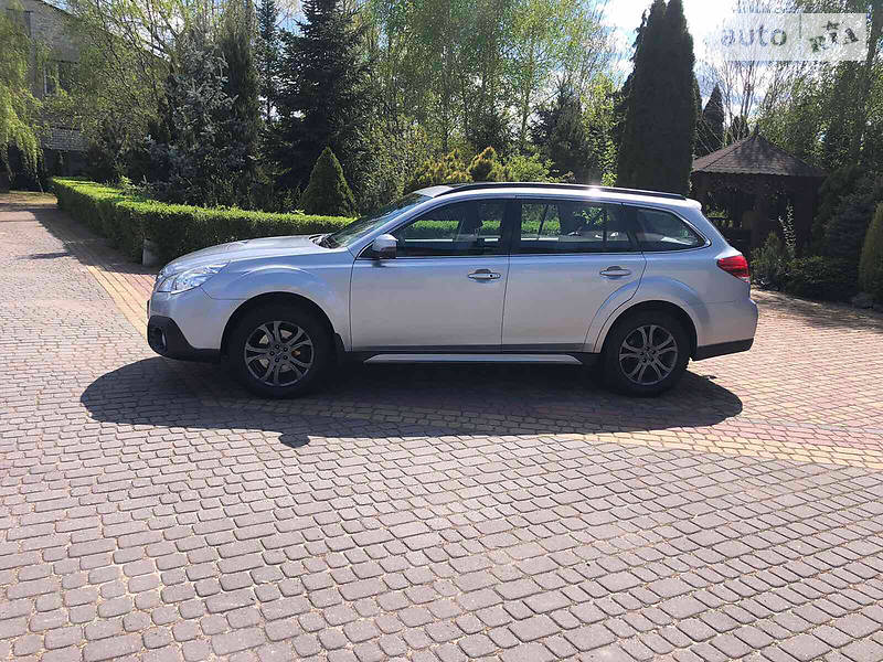 Позашляховик / Кросовер Subaru Outback 2013 в Рава-Руській