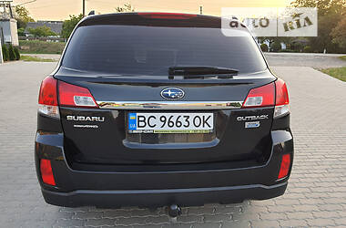 Позашляховик / Кросовер Subaru Outback 2010 в Львові