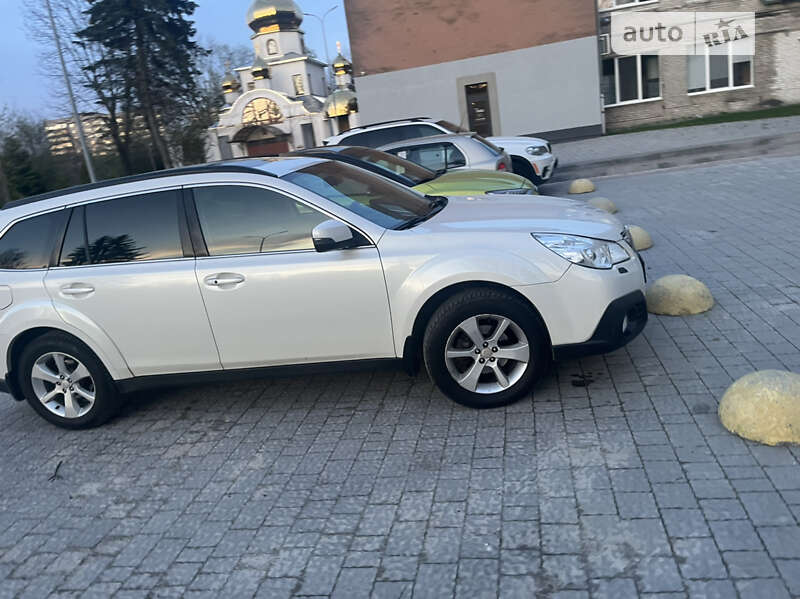 Универсал Subaru Outback 2013 в Львове