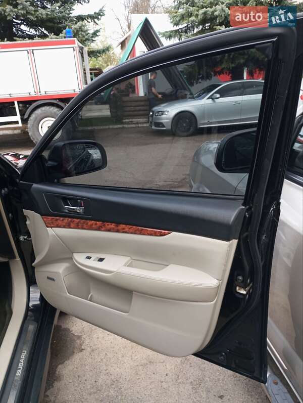 Універсал Subaru Outback 2012 в Дрогобичі